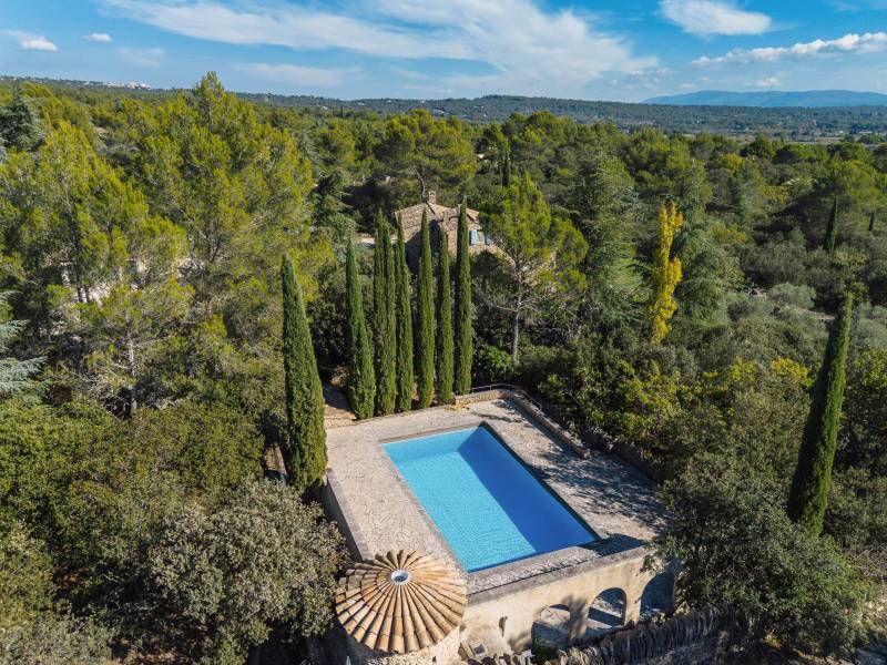 Jardin paysagé avec piscine
