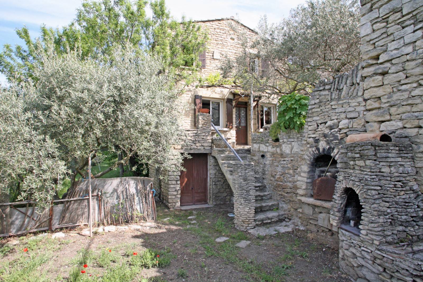 maison de village au coeur de Gordes avec vue sur le Luberon   