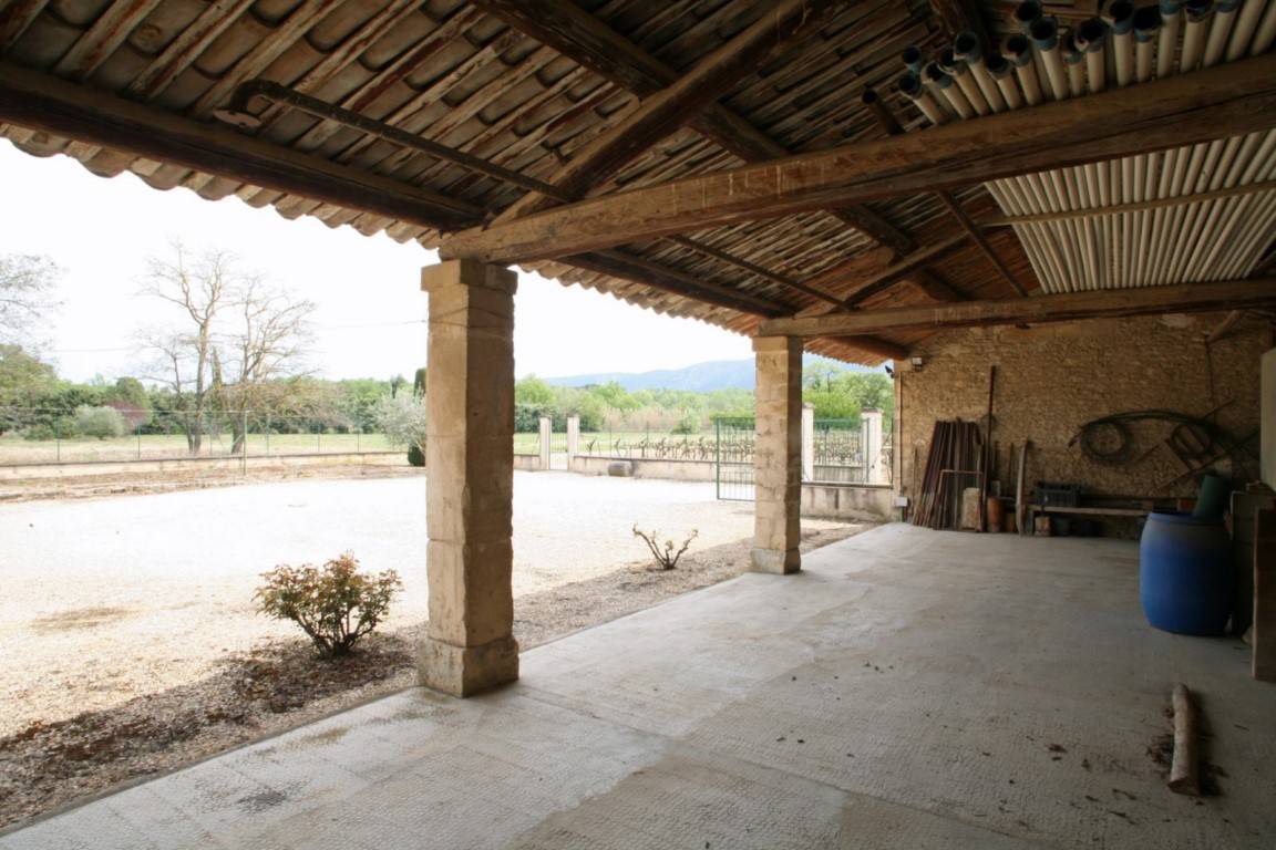 Oppède, mas mitoyen face au Luberon avec gros potentiel   