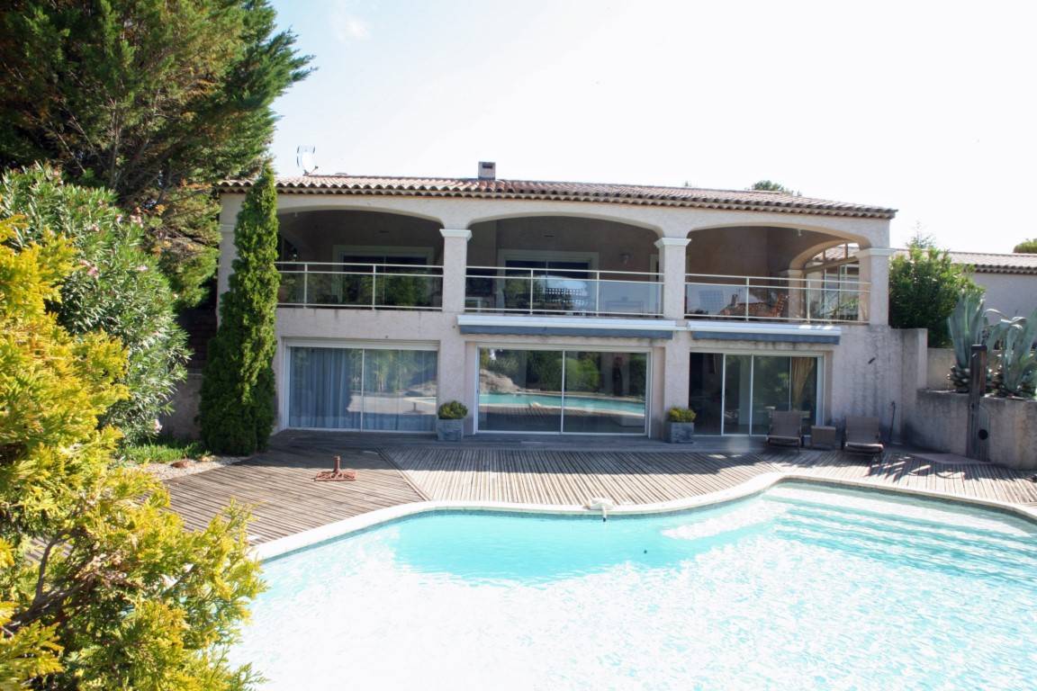 l'Isle-sur-la-Sorgue, grande maison au calme avec piscine et vue sur les Alpilles   