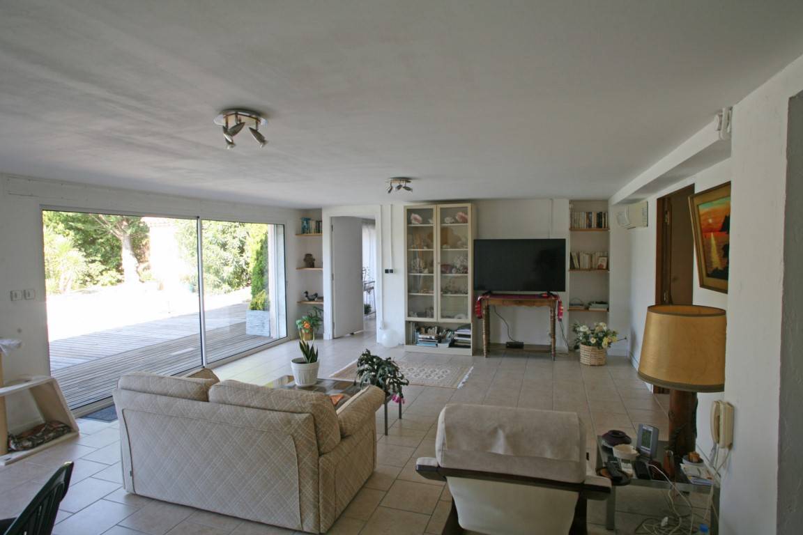l'Isle-sur-la-Sorgue, grande maison au calme avec piscine et vue sur les Alpilles   