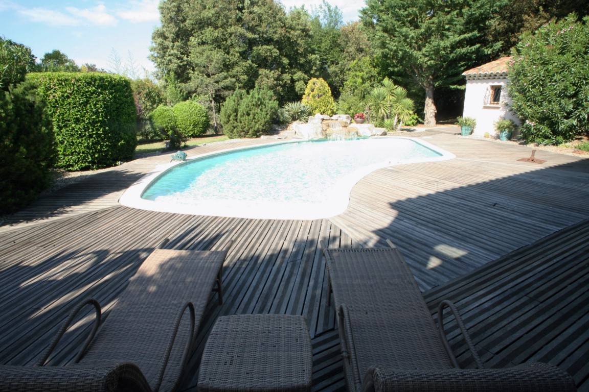 l'Isle-sur-la-Sorgue, grande maison au calme avec piscine et vue sur les Alpilles   
