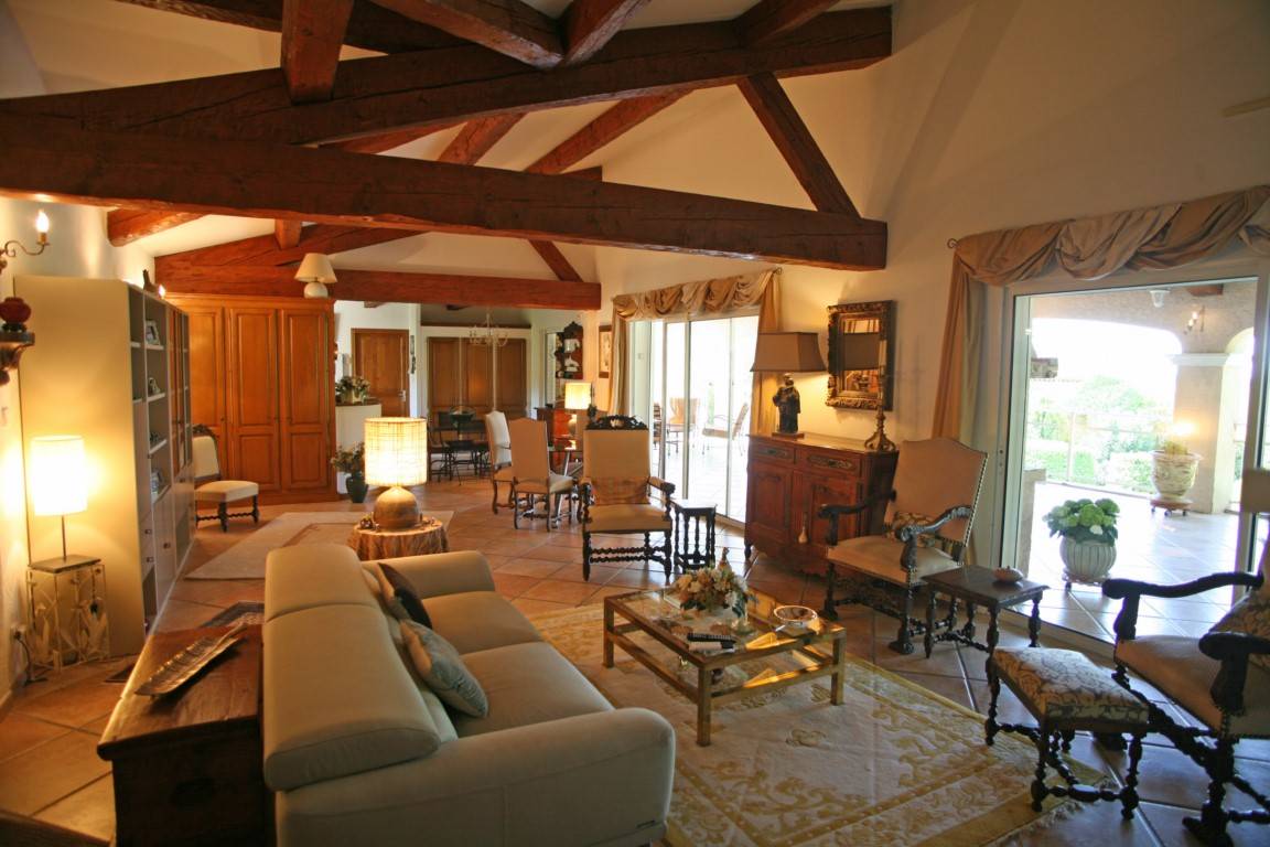 l'Isle-sur-la-Sorgue, grande maison au calme avec piscine et vue sur les Alpilles   