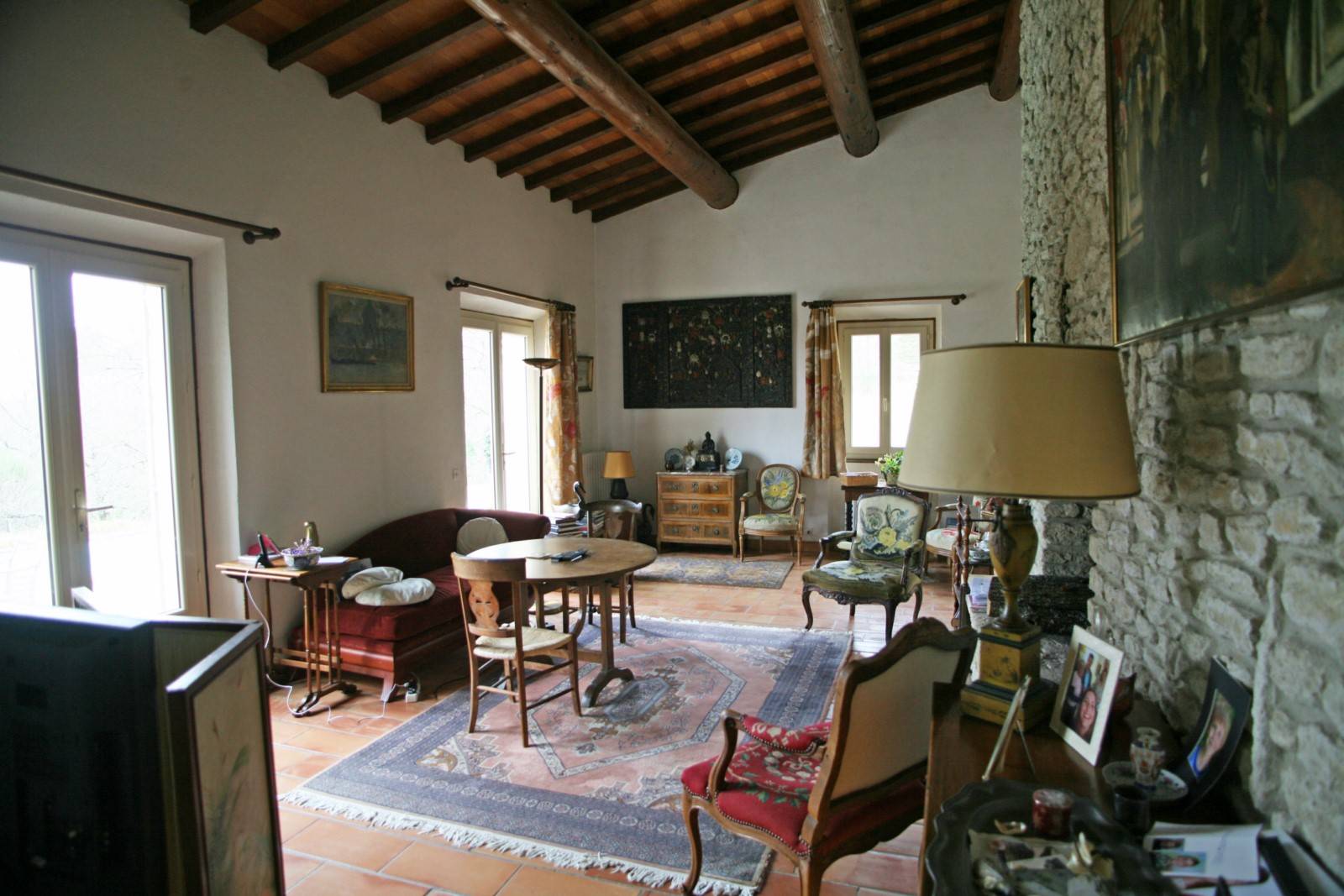 à Gordes, maison en pierre avec piscine et vues panoramiques     