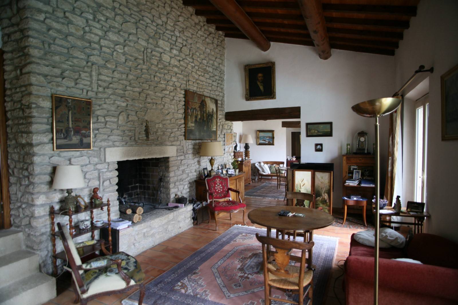 à Gordes, maison en pierre avec piscine et vues panoramiques     
