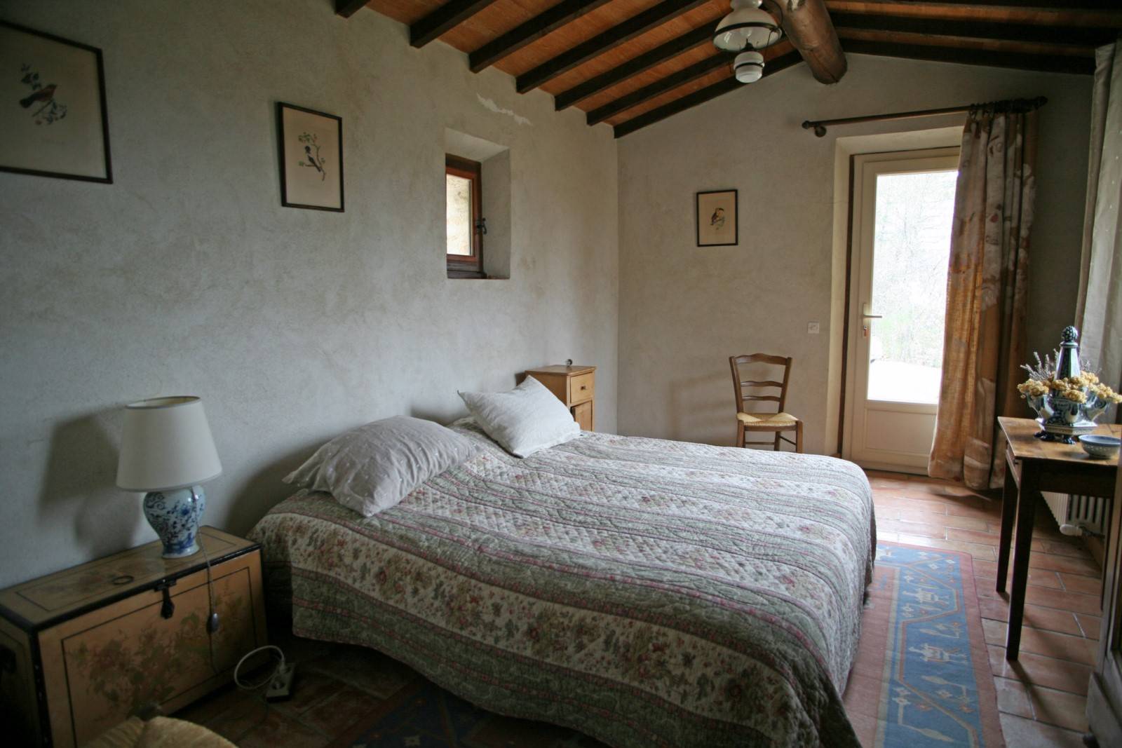 à Gordes, maison en pierre avec piscine et vues panoramiques     