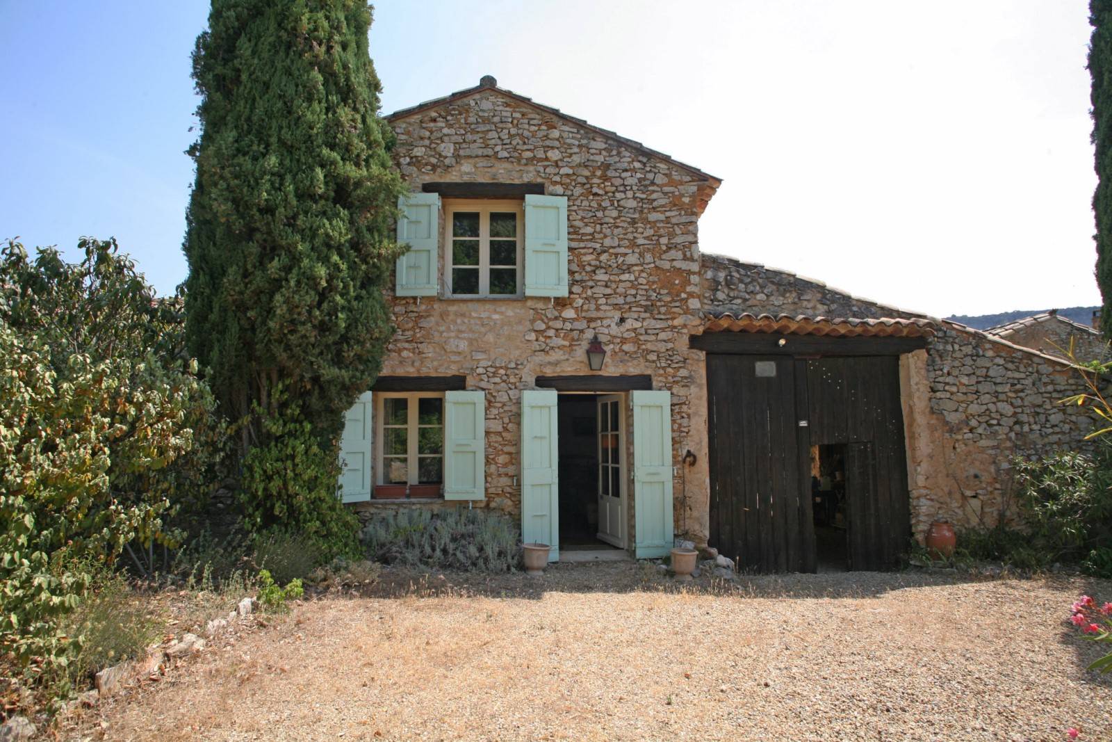 LIOUX, PROPRIETE COMPOSEE DE DEUX MAISONS SUR TERRAIN AVEC PISCINE   