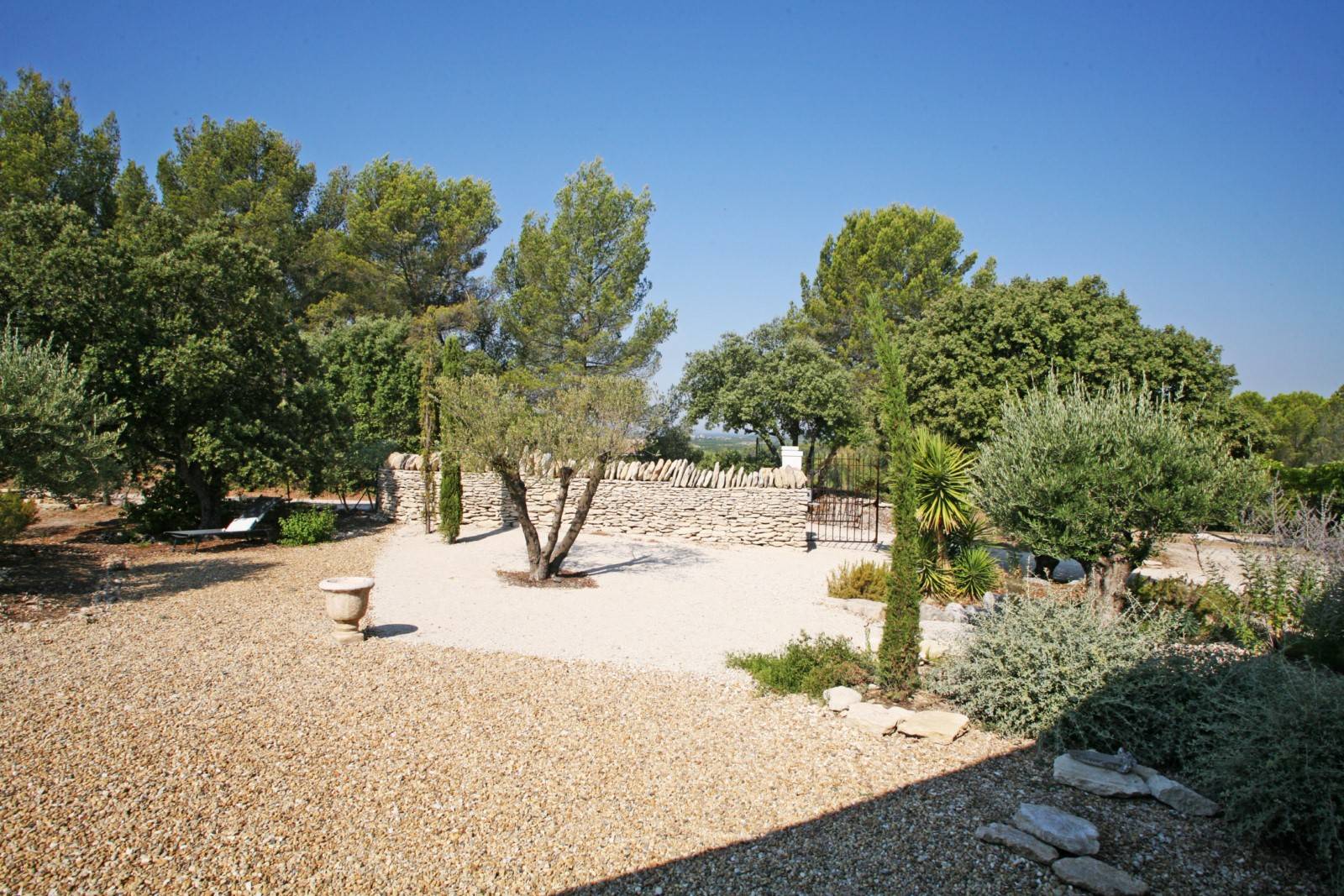 EXCLUSIVITE : Maison récente aux volumes généreux, piscine et vue sur le Luberon   