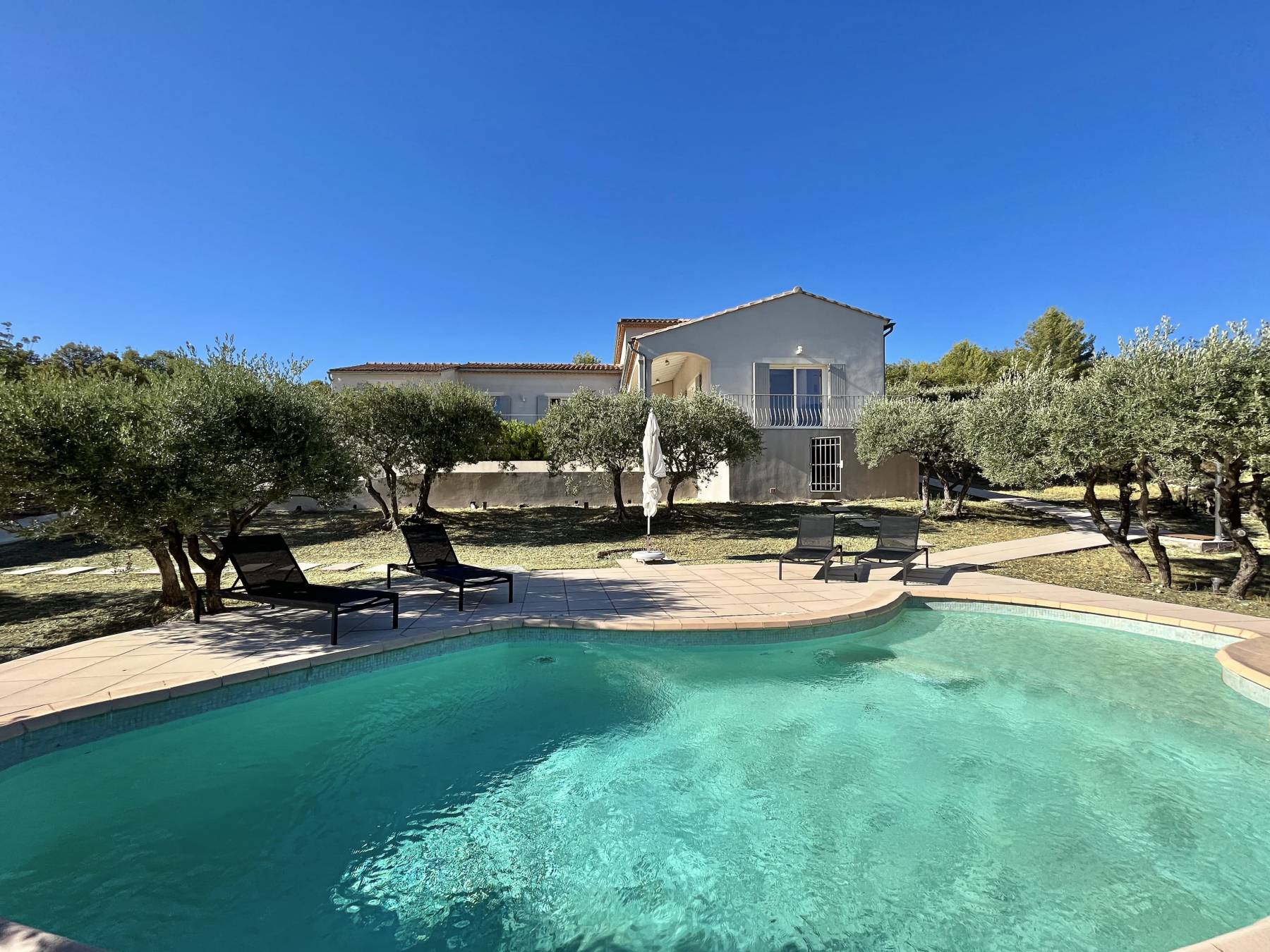 Maison avec piscine à Lioux