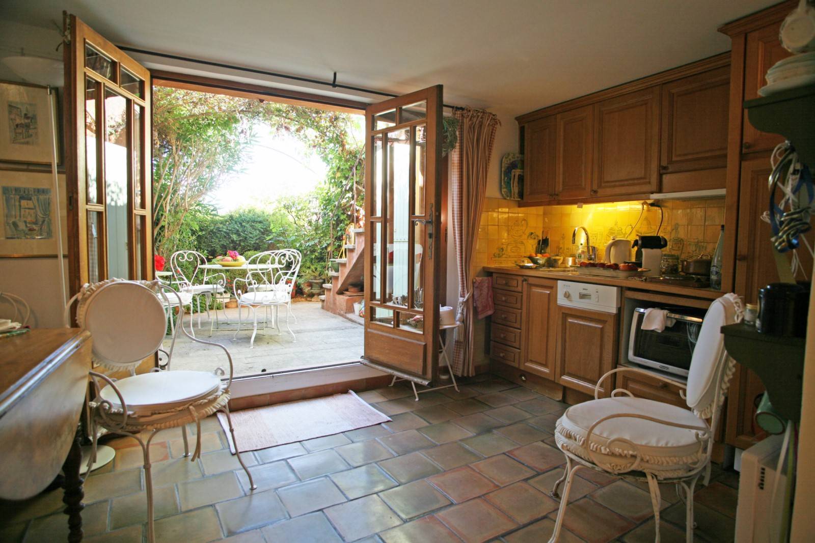 BELLE MAISON DE VILLAGE AVEC JARDINET ET TERRASSE OFFRANT DE BELLES VUES   