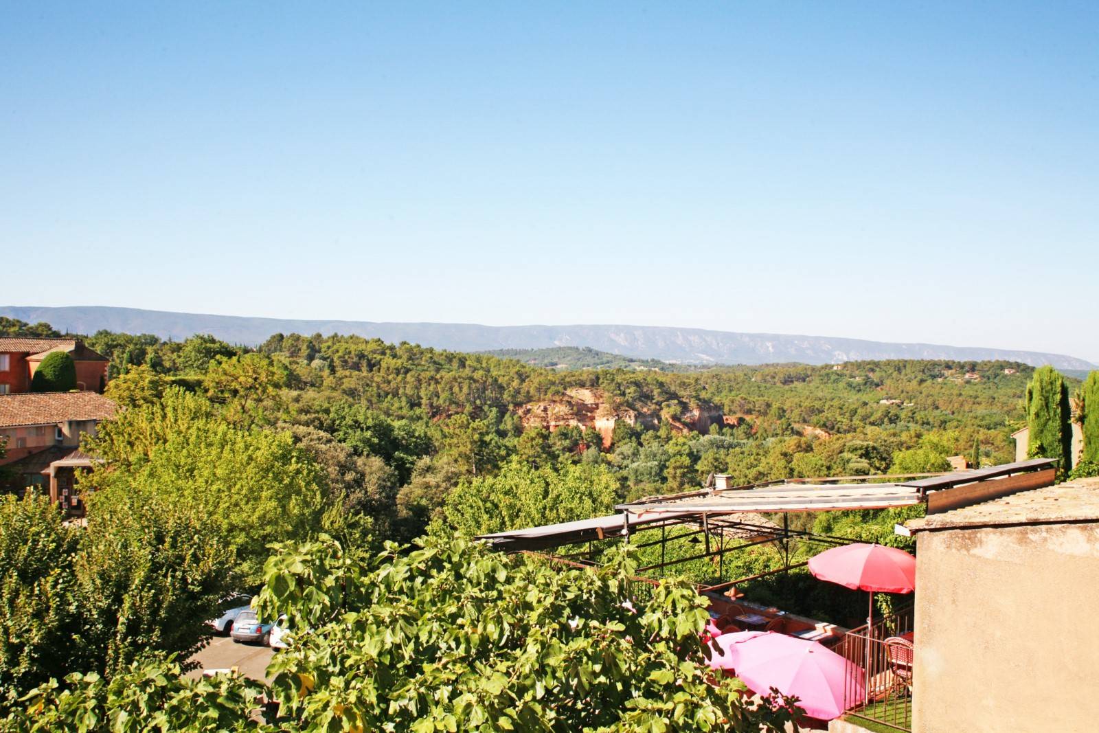 BELLE MAISON DE VILLAGE AVEC JARDINET ET TERRASSE OFFRANT DE BELLES VUES   