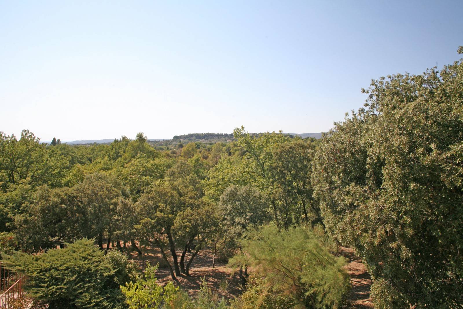Belle maison en pierres avec vue sur le Luberon   