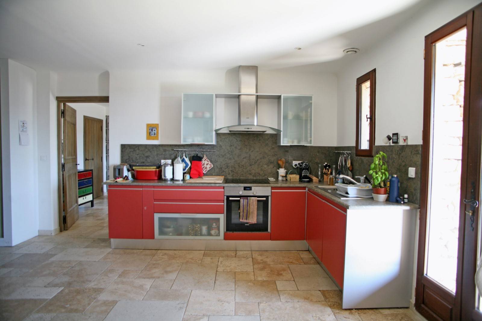 Belle maison en pierres avec vue sur le Luberon   