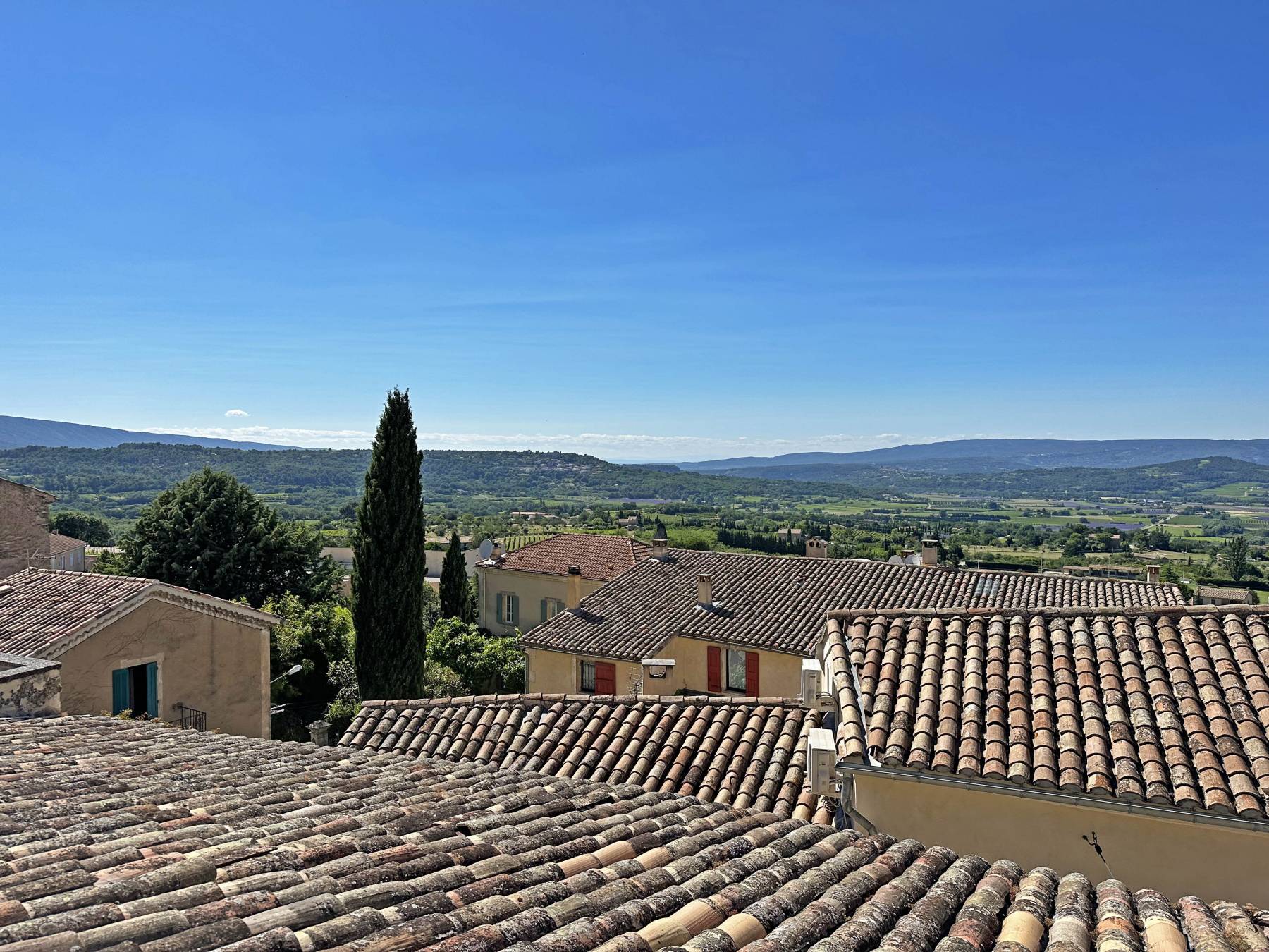 Bonnieux : charmante maison de village avec vue panoramique