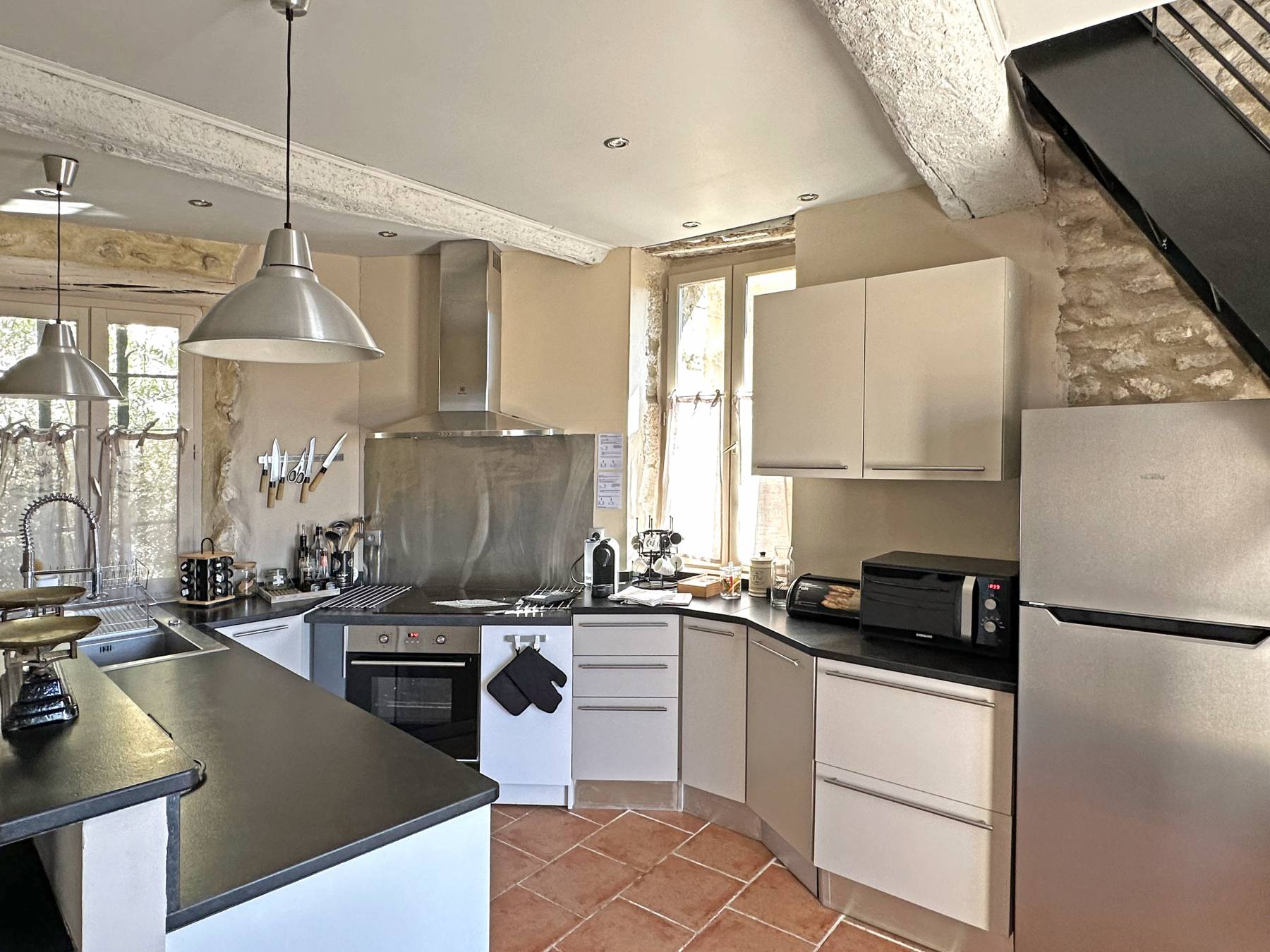 Bonnieux : charmante maison de village avec vue panoramique