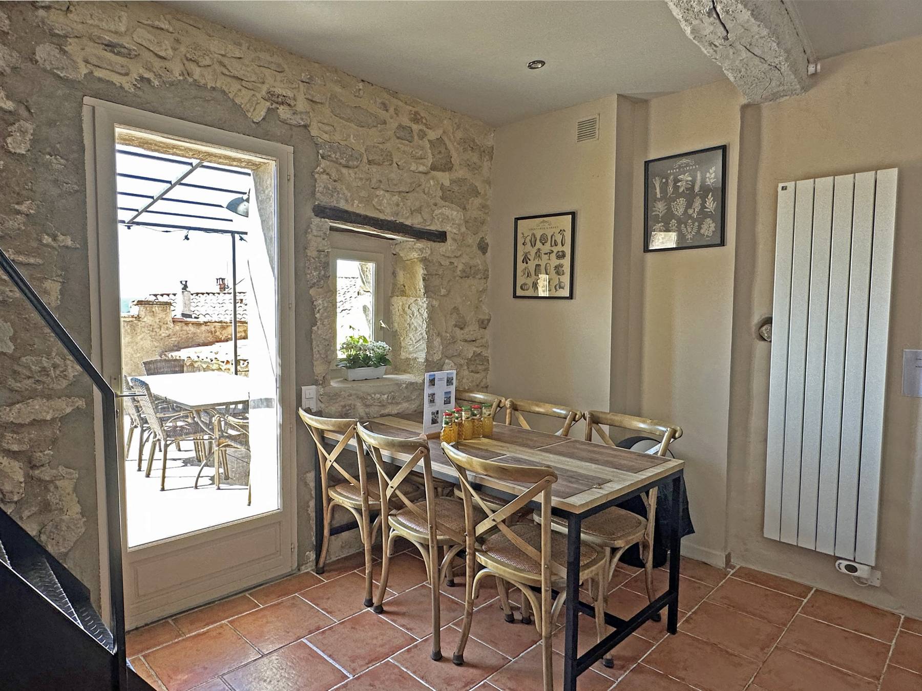 Bonnieux : charmante maison de village avec vue panoramique