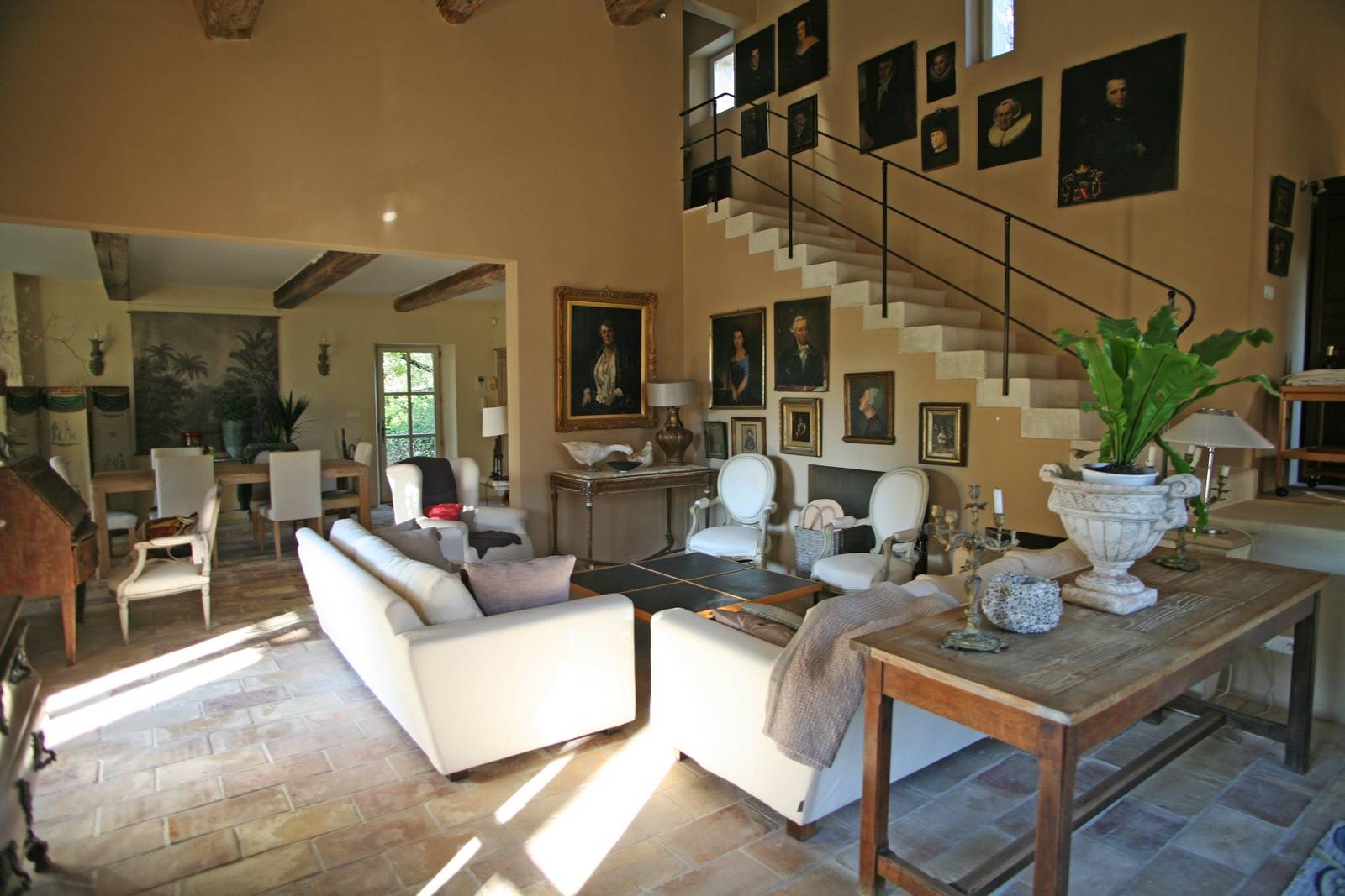 à Gordes, belle maison avec piscine sur près de 5000m²   