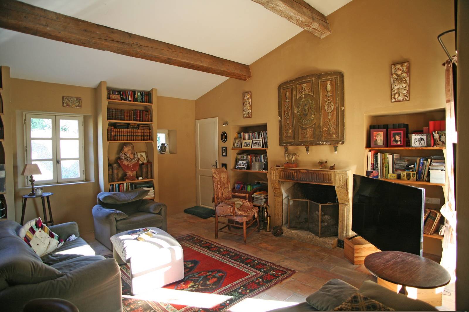 à Gordes, belle maison avec piscine sur près de 5000m²   