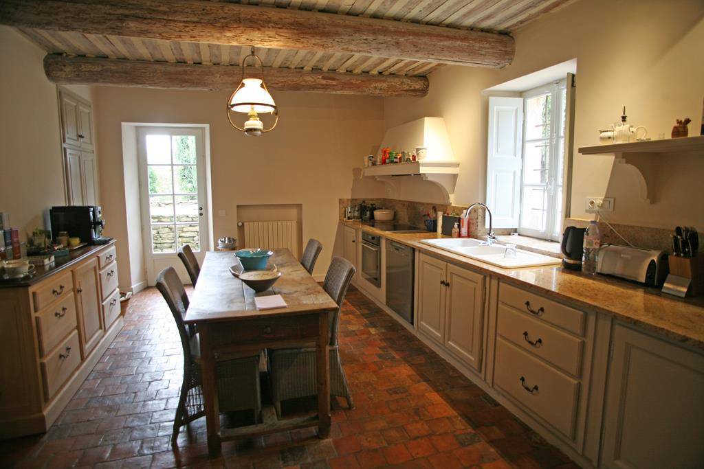 MAS REMARQUABLE AVEC ANNEXE, GARAGES ET PISCINE SUR 1.5 HECTARE   