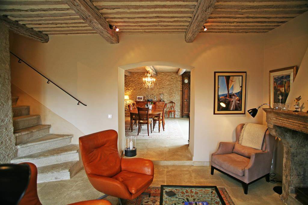 MAS REMARQUABLE AVEC ANNEXE, GARAGES ET PISCINE SUR 1.5 HECTARE   