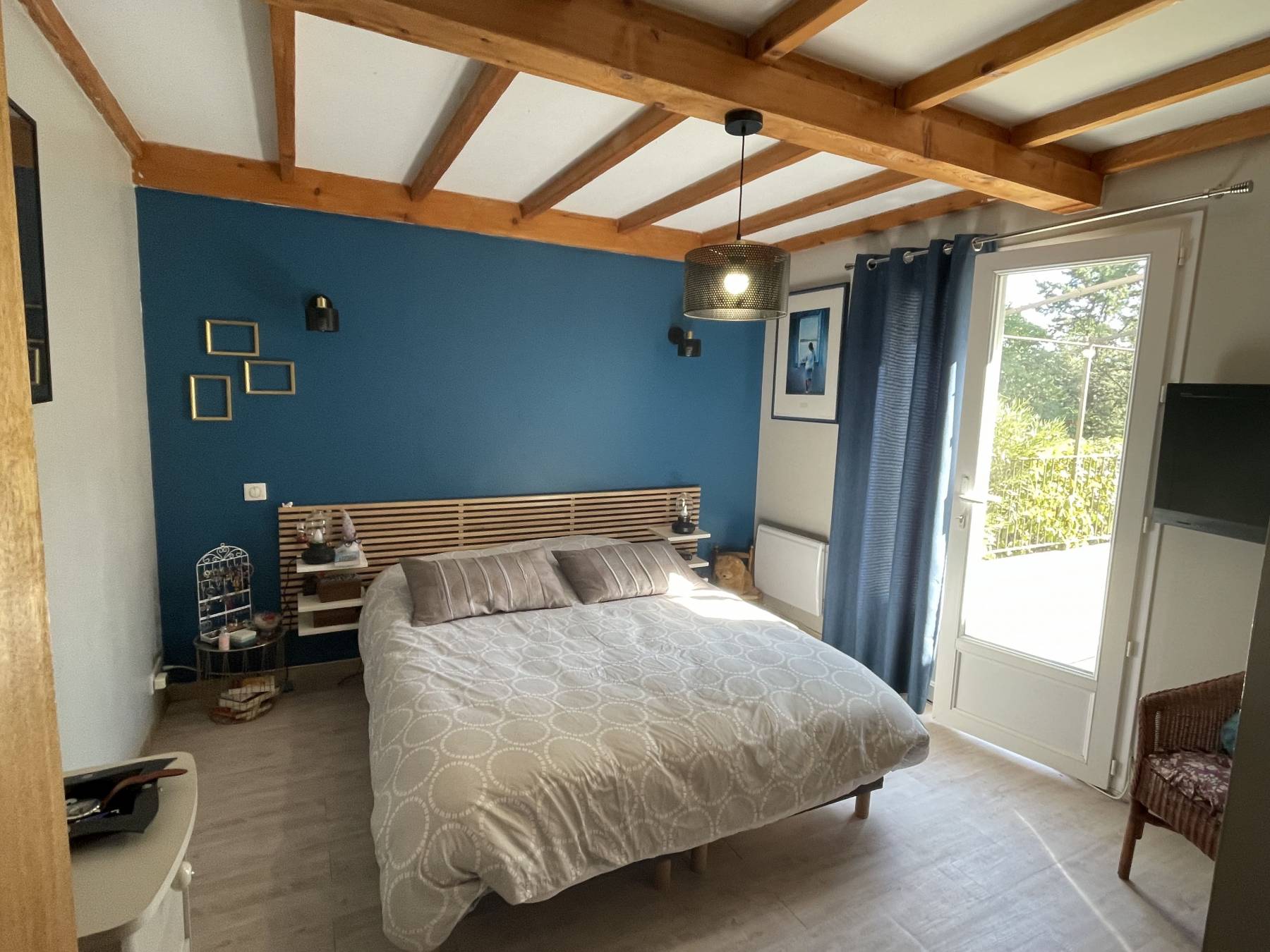 Maison avec piscine sur 3000 m²de terrain.