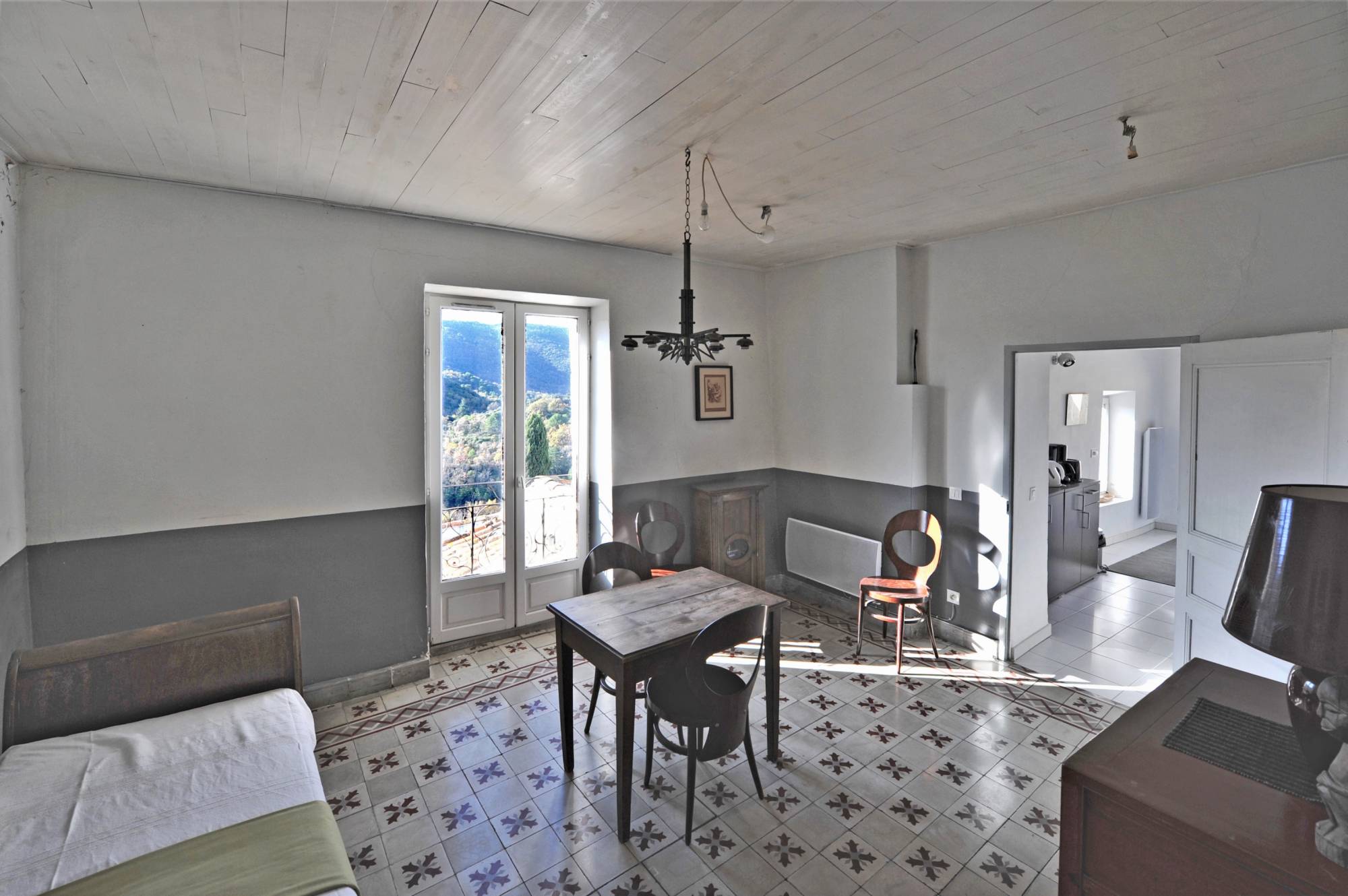au cœur de Bonnieux, maison de village avec terrasse   