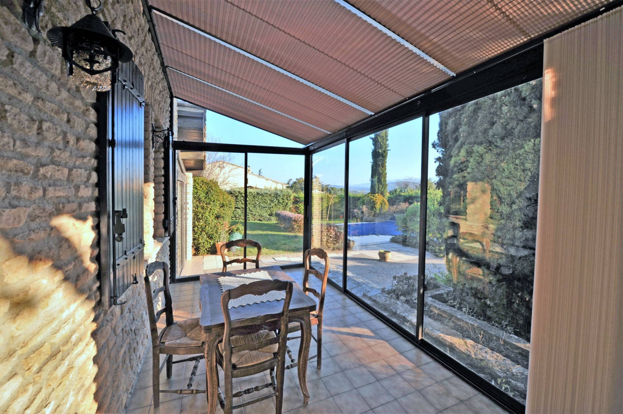 proche centre village, maison en pierres avec piscine sur plus de 3000 m²   
