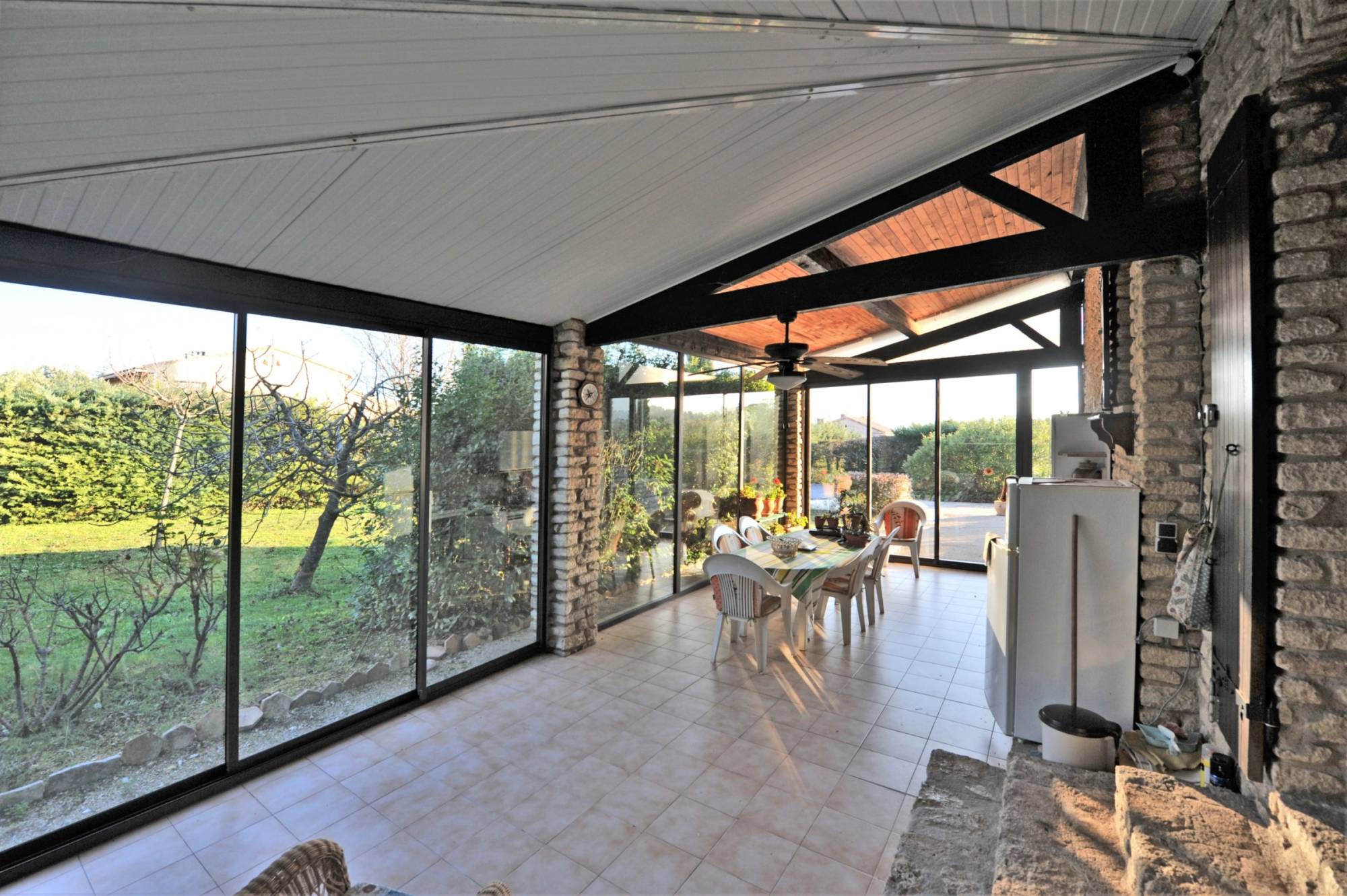 proche centre village, maison en pierres avec piscine sur plus de 3000 m²   