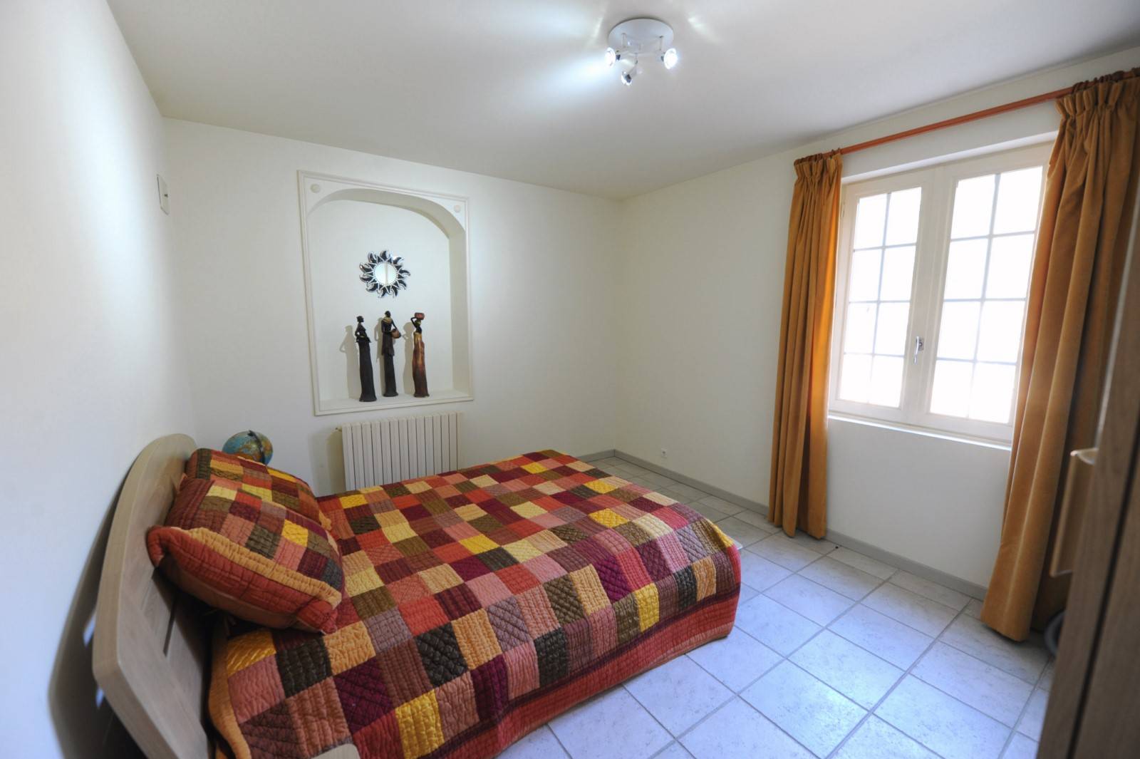 proche d'un hameau de Gordes, maison en pierre de plain pied   