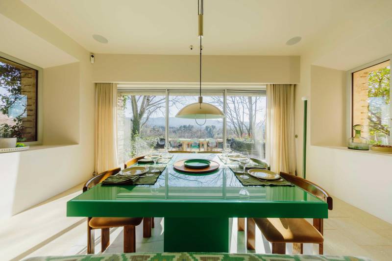 Luberon. Maison d’architecte au cœur d’une propriété de plus de 9 hectares.