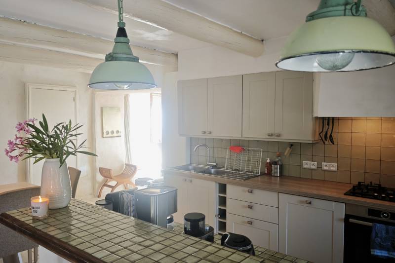 A La Bastide-des-Jourdans, propriété d’exception à vendre avec piscine sur près de 3,5 hectares bénéficiant d’une vue panoramique, dans le Luberon.