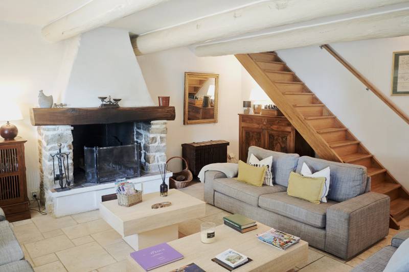 A La Bastide-des-Jourdans, propriété d’exception à vendre avec piscine sur près de 3,5 hectares bénéficiant d’une vue panoramique, dans le Luberon.