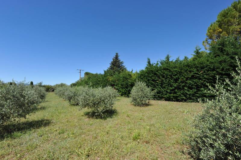 Gordes - terrain constructible - viabilité en bordures