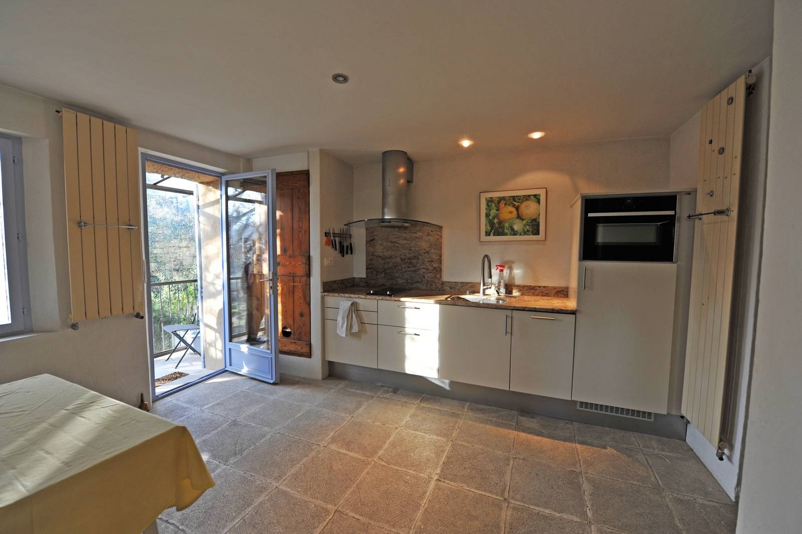 à Cabrières-d'Avignon, rare ensemble immobilier sur près de 2300m² de terrain    