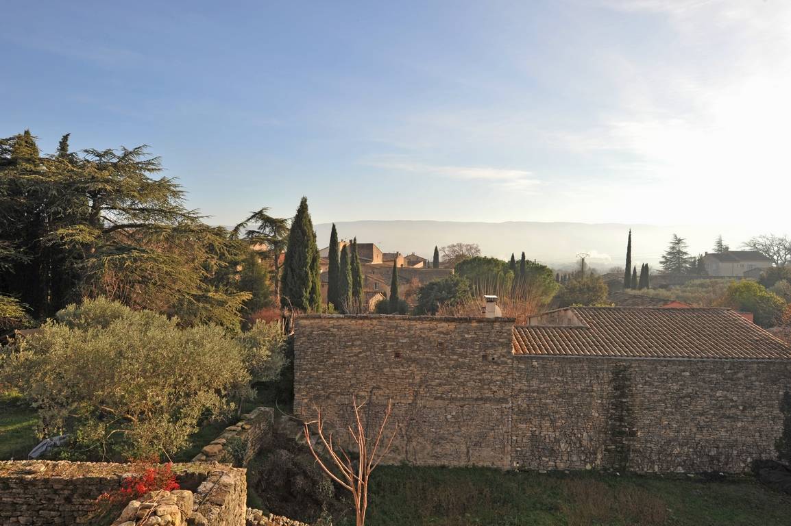 à Cabrières-d'Avignon, rare ensemble immobilier sur près de 2300m² de terrain    