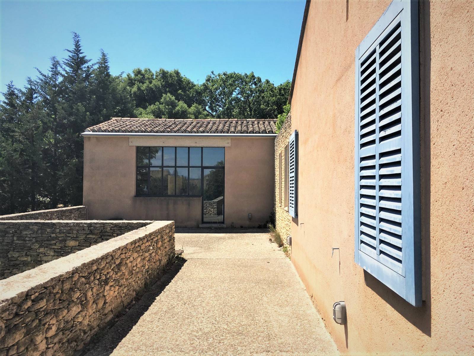 maison au cœur du village de Cabrières-d'Avignon   