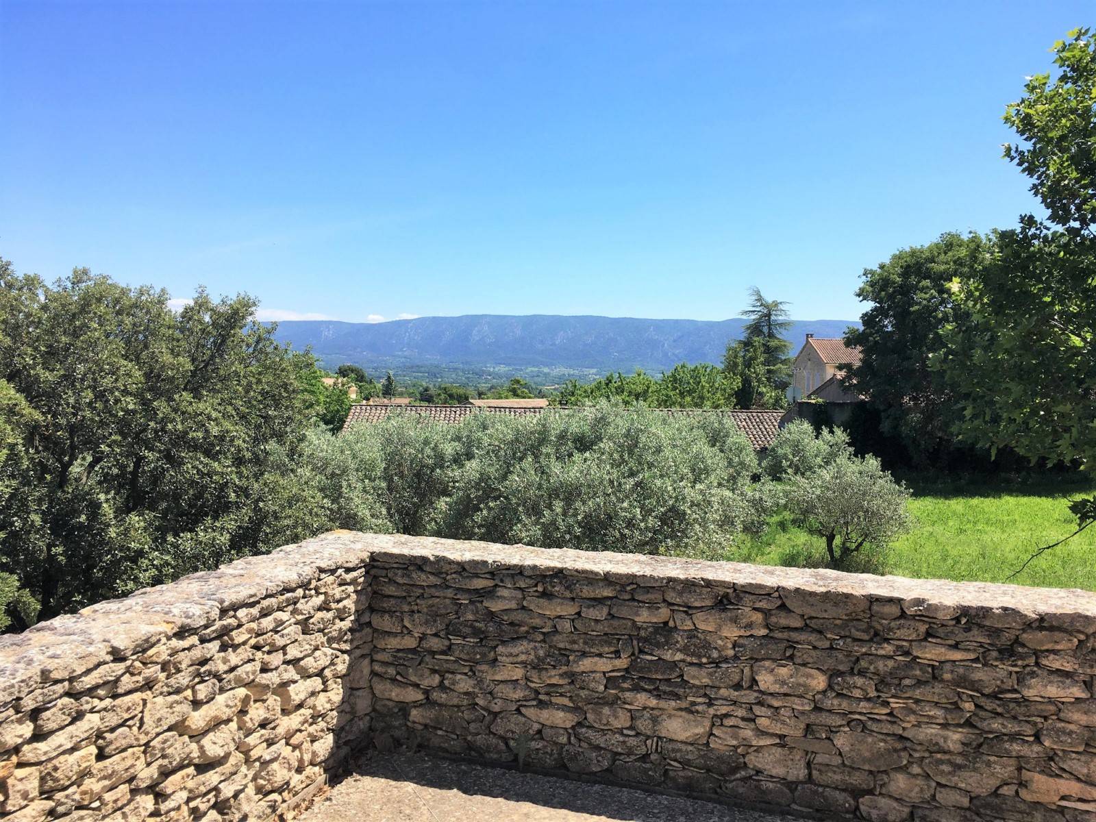 maison au cœur du village de Cabrières-d'Avignon   