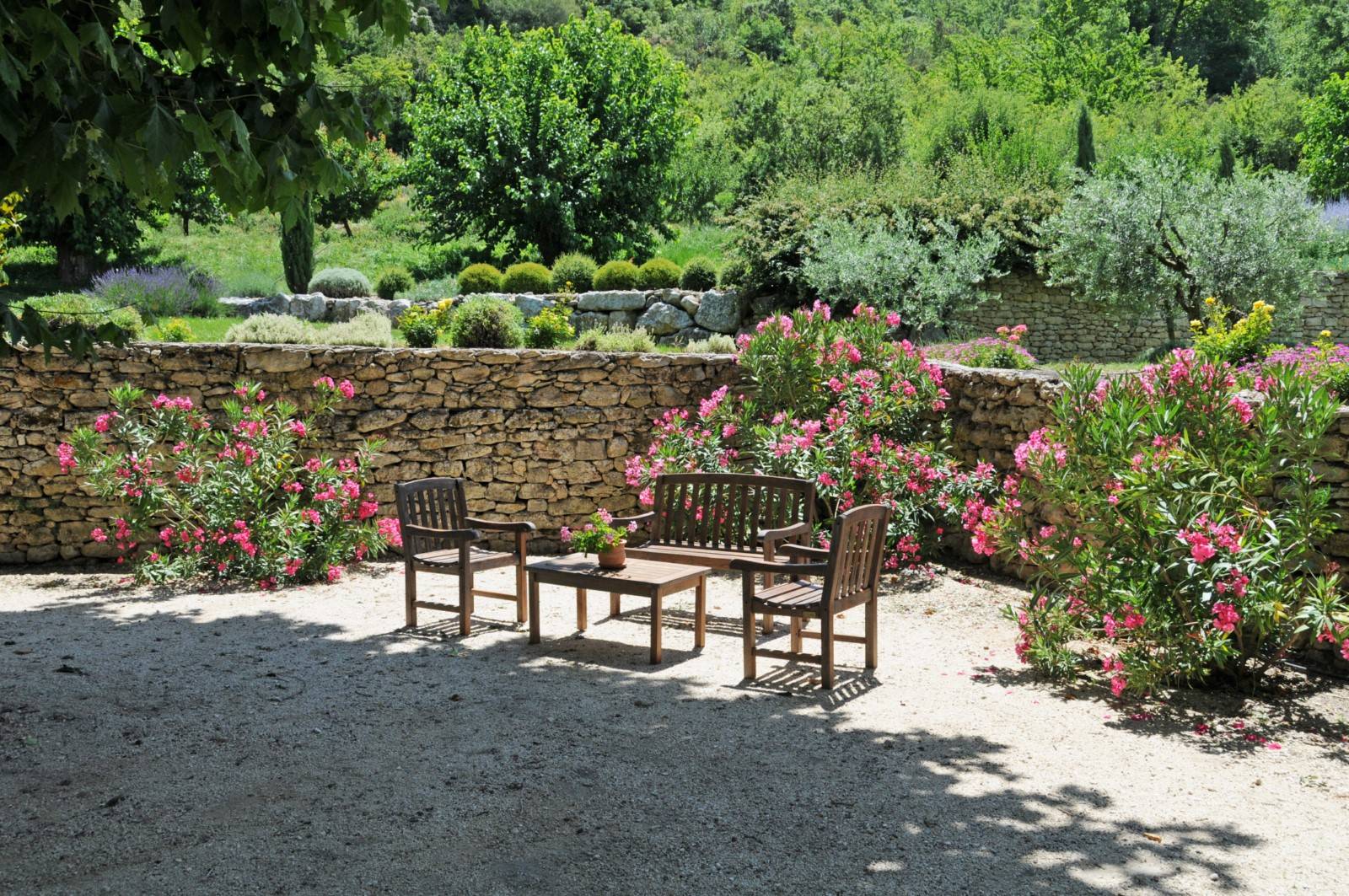 à Bonnieux, élégante bastide avec dépendance et piscine sur 9 hectares   