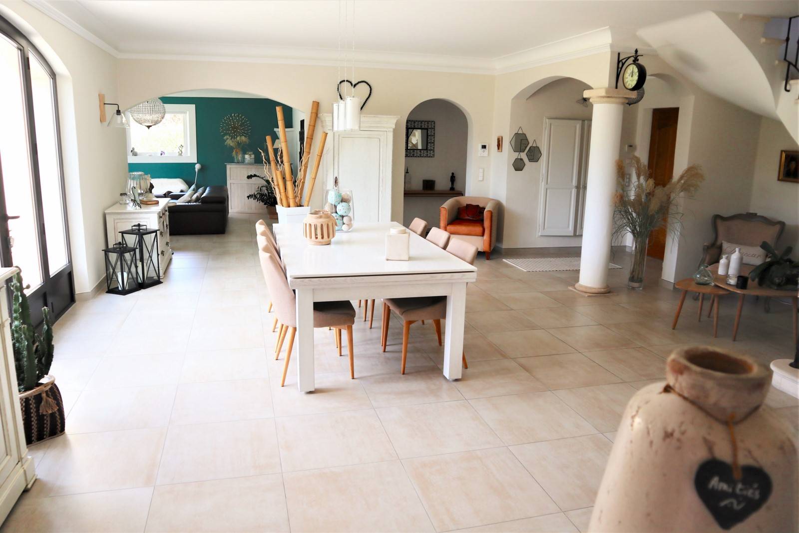 à L'Isle sur la Sorgue, superbe villa de construction traditionnelle    