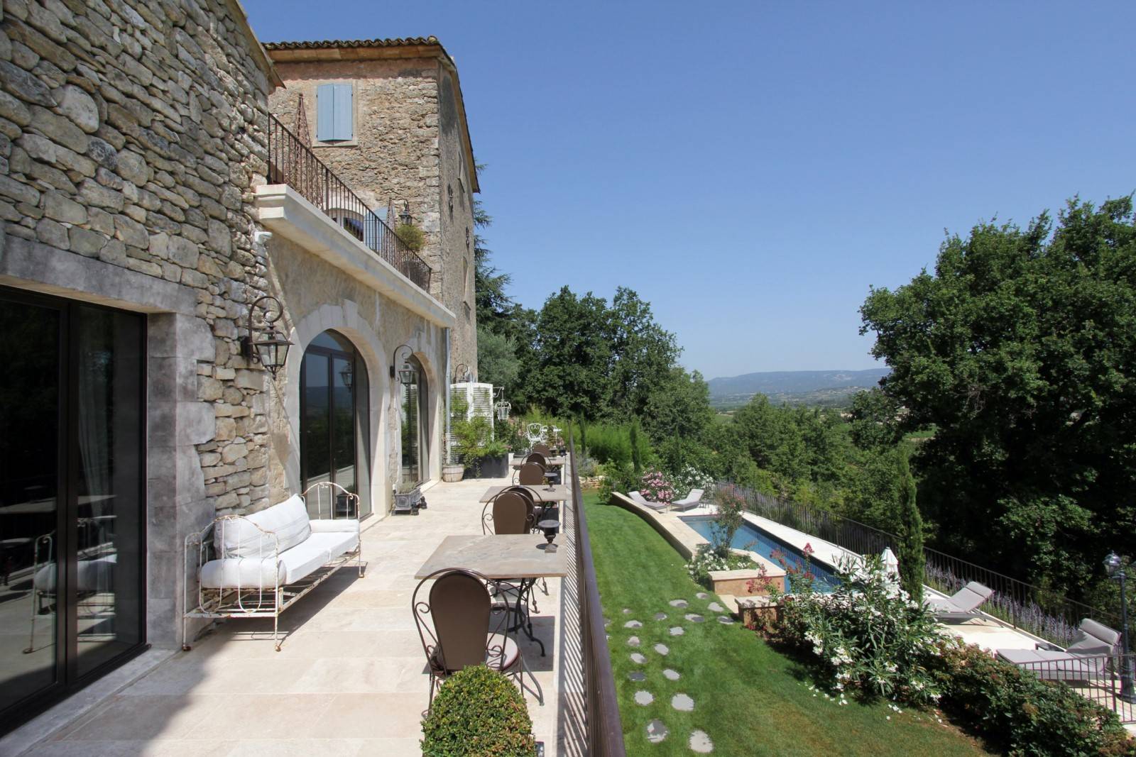Bastide en pierre de Gordes en Luberon Vente de propriété de prestige en Provence