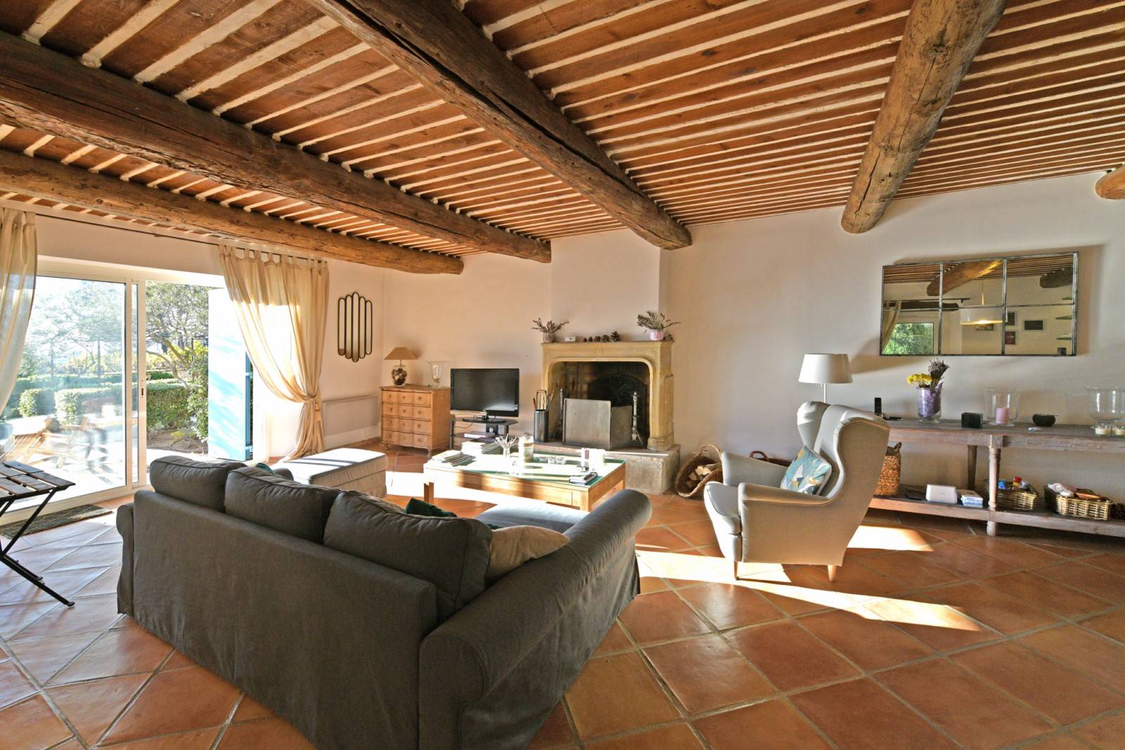 Luberon, superbe maison de hameau avec piscine   