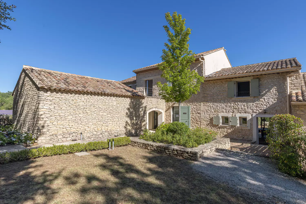 Propriété en pierres à Gordes