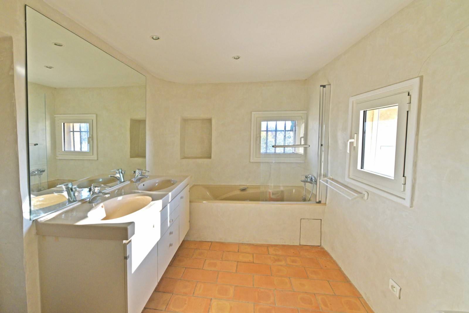 Luberon, superbe maison de hameau avec piscine   