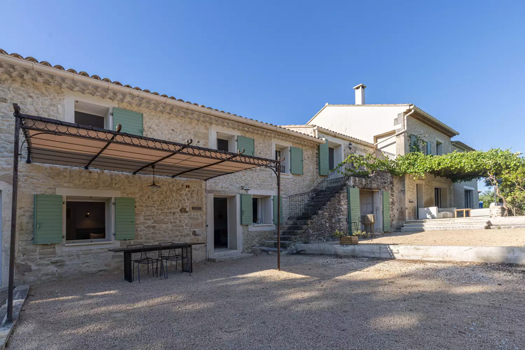 Propriété avec gîtes sur près de 5 hectares en pleine campagne à Gordes - BIEN VENDU -