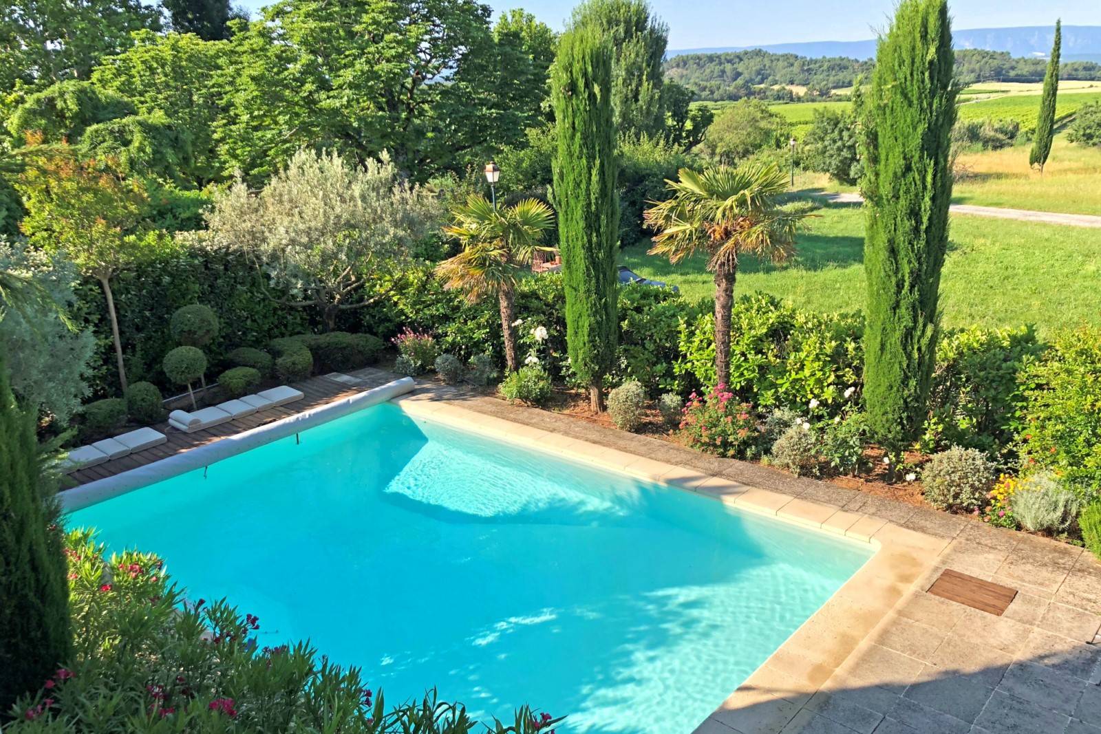 Luberon, superbe maison de hameau avec piscine   