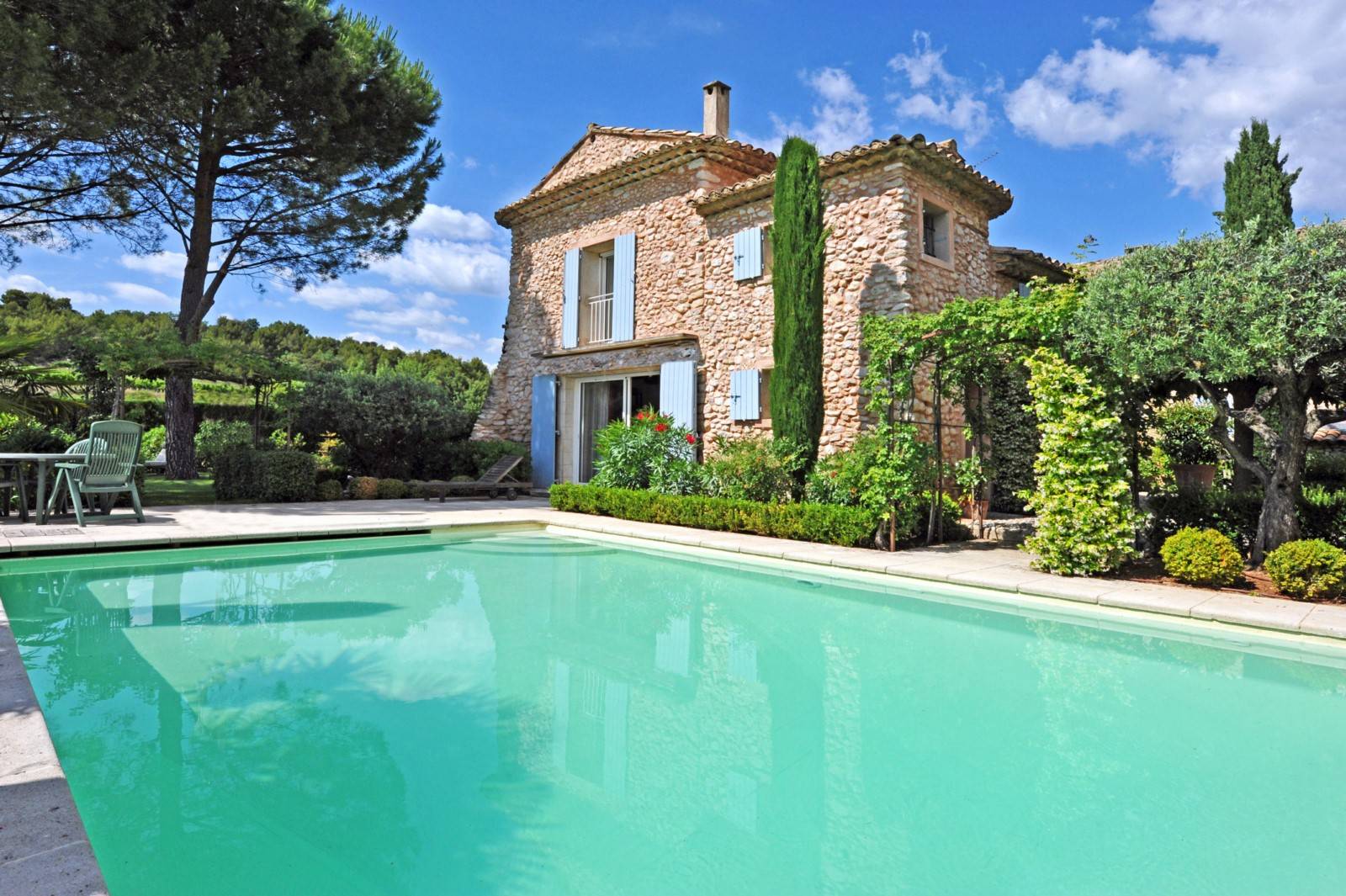 Luberon, superbe maison de hameau avec piscine   