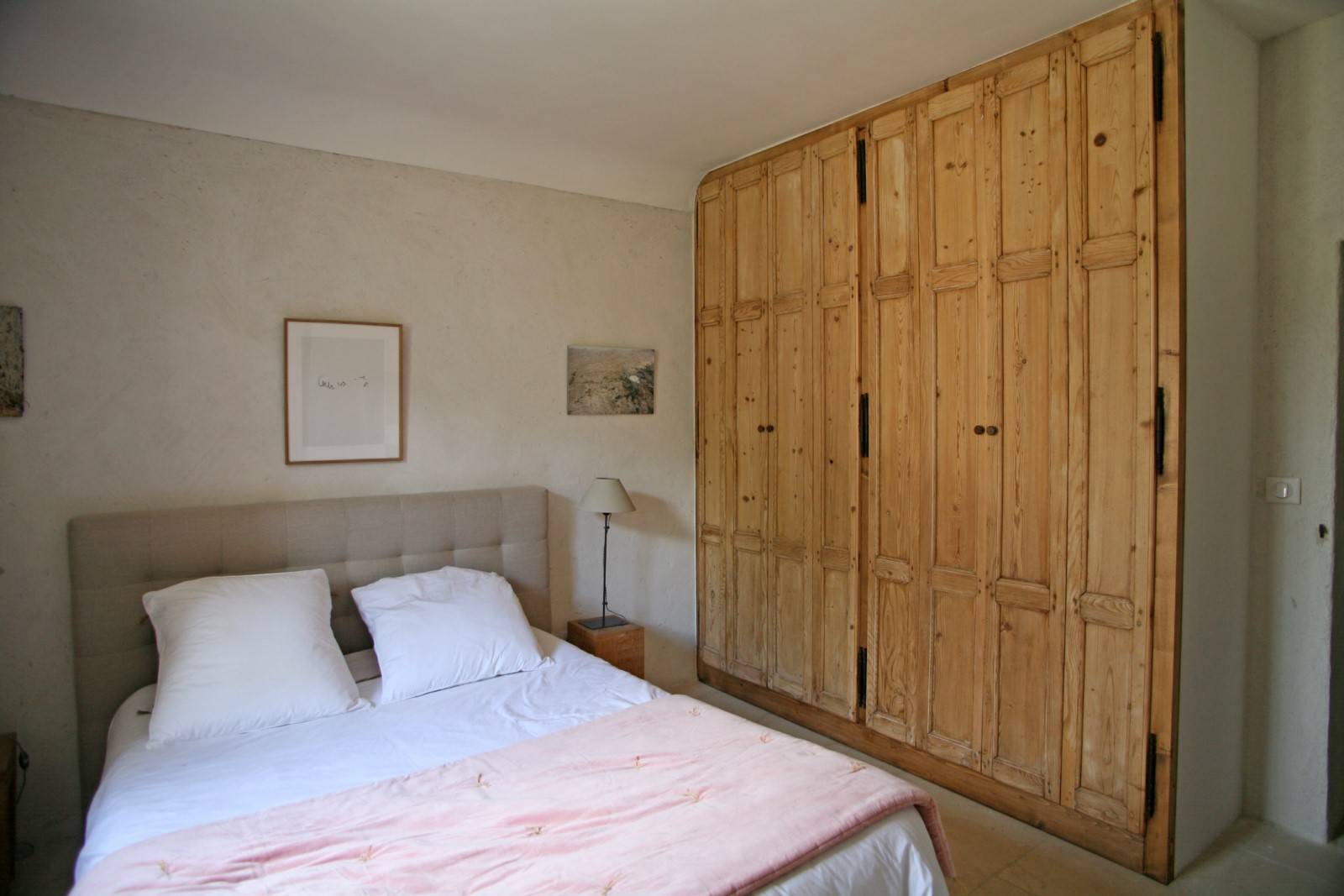 SUPERBE MAISON DE VILLAGE AVEC VUE, PISCINE ET JARDIN REMARQUABLE   