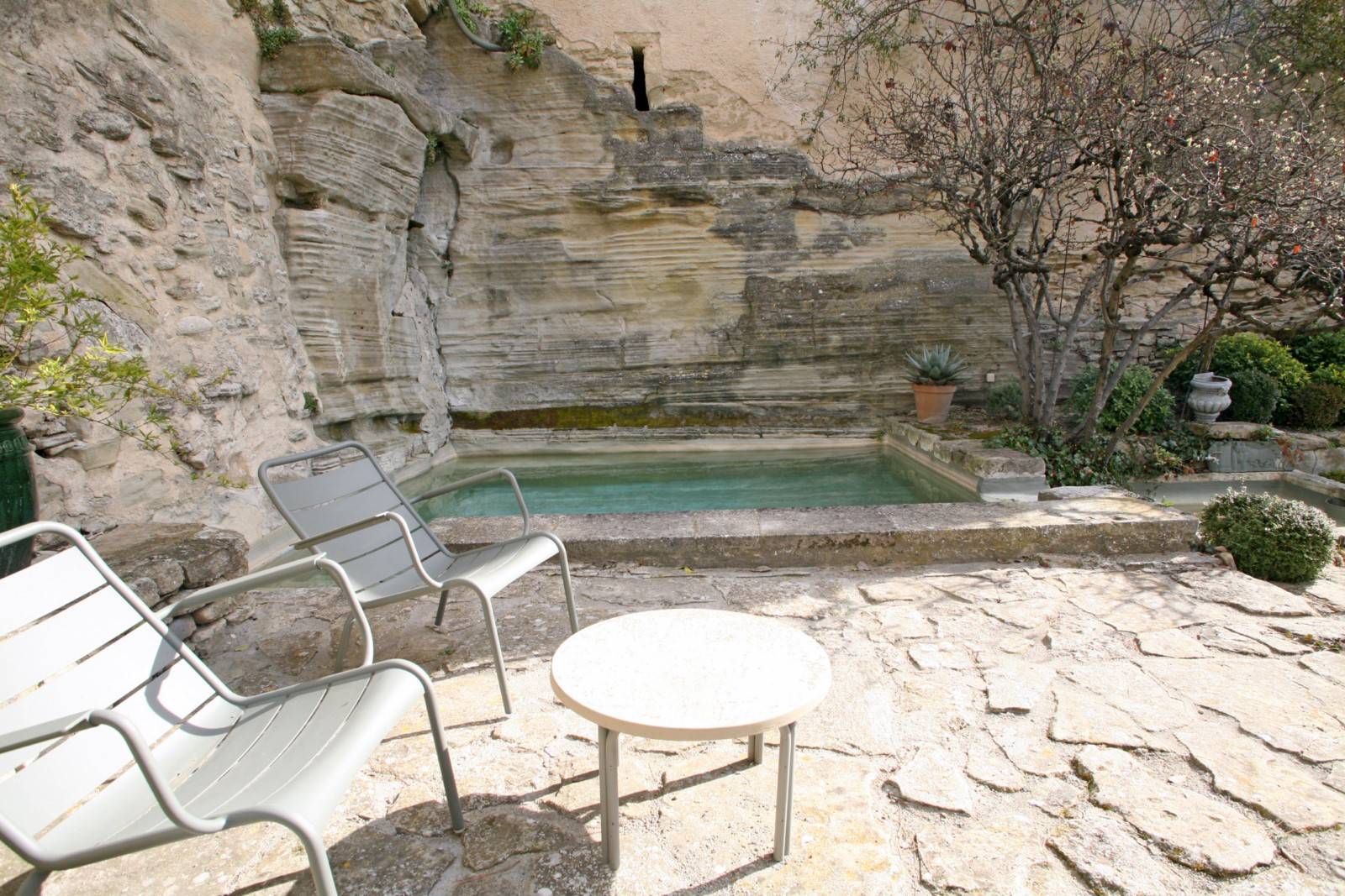 SUPERBE MAISON DE VILLAGE AVEC VUE, PISCINE ET JARDIN REMARQUABLE   