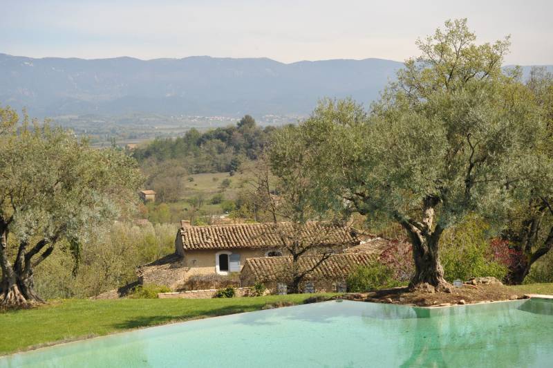 Mas rénové avec piscine et terrain entre Aix en Provence et le Luberon
