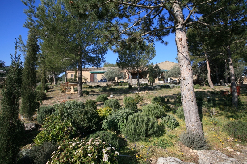 Maison de plain-pied proche de Gordes sur 4290 m²